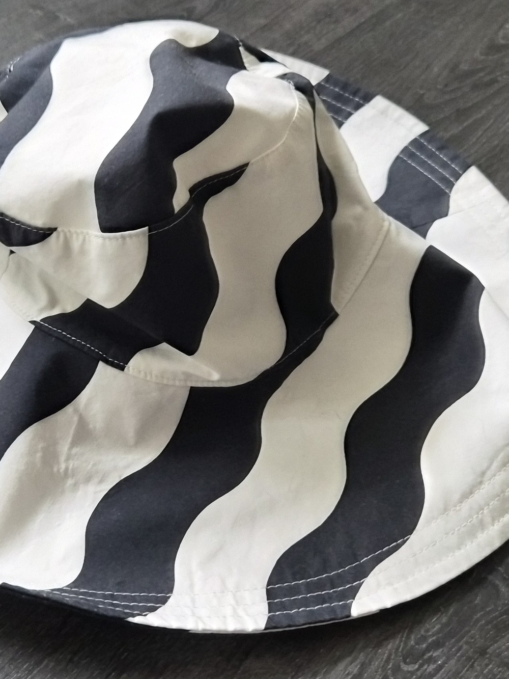 Black & White Wavy Spiral Bucket Hat